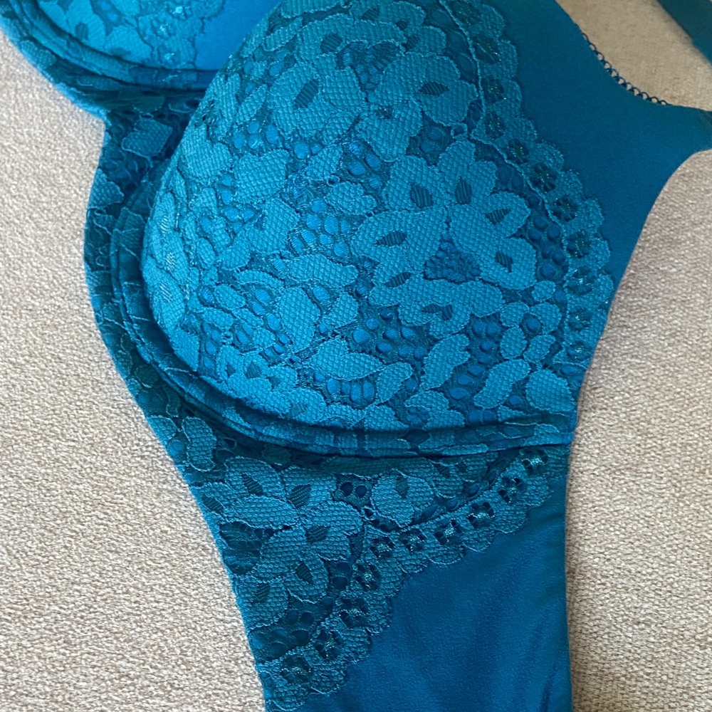 Sale! Victoria's Secret Vibrant Blue Lace Bra, lined Demi underwire 34DDD - Picture 7 of 15